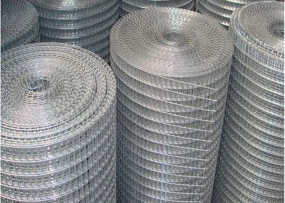 Galvanized eléctrica soldó con autógena el recinto de las aves de corral del paño del hardware de la malla de alambre que pescaba la malla de alambre del hierro del pollo de la jaula del funcionamiento del conejo