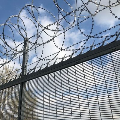 El alambre de la maquinilla de afeitar cerca las cercas de alambre acordeón de la maquinilla de afeitar del cercado de alambre de la maquinilla de afeitar de la malla de la cerca del alambre de púas del alambre de pollo del alambre de púas de la maquinilla de afeitar