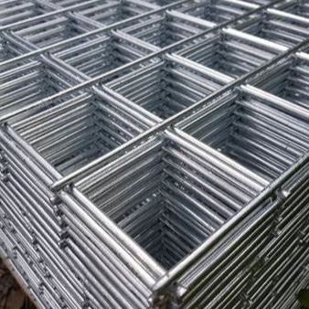 Hoja soldada con autógena de acero inoxidable y rollo de la malla de alambre ampliamente utilizados en industria, agricultura y ganado