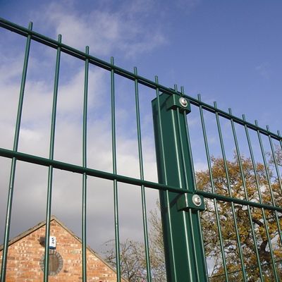 La cerca de alambre doble, polvo caliente de Alemania de la venta cubrió el alambre soldado con autógena de acero Mes de alambre 868 de la cerca del doble doble de Twin Wire Galvanized